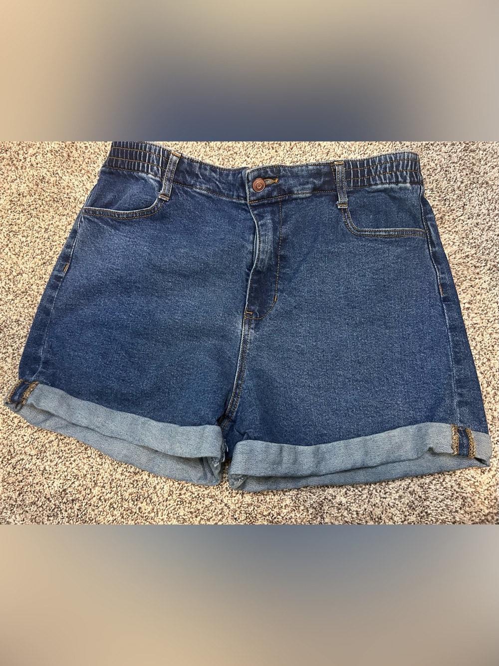 BCBGeneration elastic waist boyfriend short Size XL